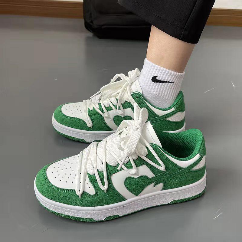 Sneakers med hjertemønster fra Poppivie - poppivie